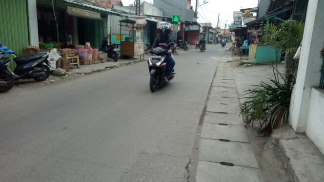 
					Jalan Panglima Polim di Poris Plawad Utara Kecamatan Cipondoh yang sudah tidak tergenang air lagi saat musim hujan.(setia)