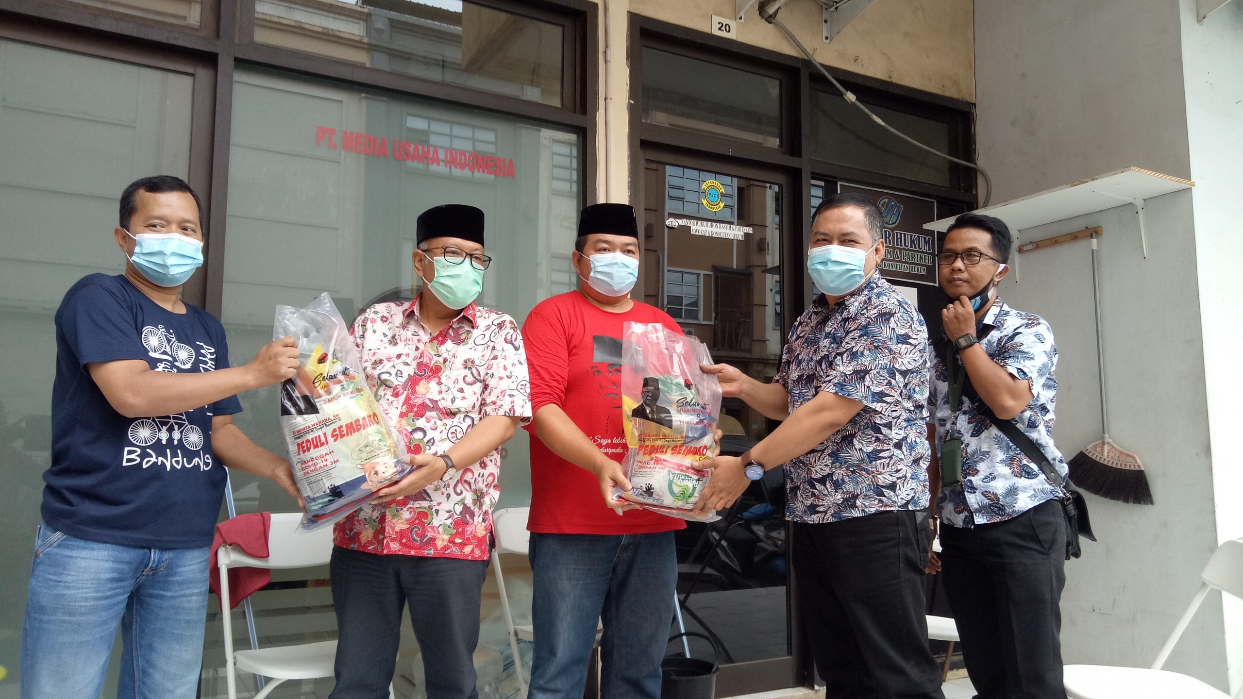 Bagi Sembako ke Jurnalis, Ananta Wahana Merasa Nostalgia