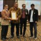 Hendry Ch Bangun Serahkan SK JMSI Sebagai Konstituen Dewan Pers