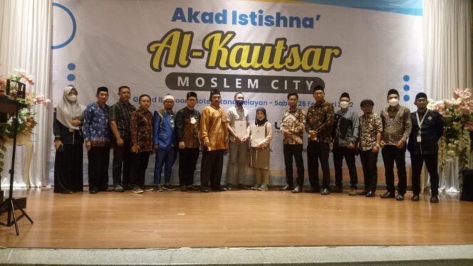 
					Foto bersama konsumen dengan jajaran Unchu Group Indonesia dan Perwiranusa.(ist)