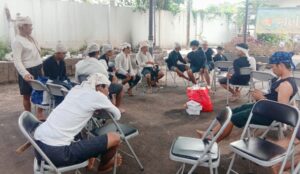 Masyarakat suku baduy saat menunggu pemimpin daerah dalam rangka tradisi Seba Baduy.(ist)