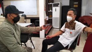 Politisi PKS Kota Tangerang Bayutriatmaja saat diwawancara media.(ist)