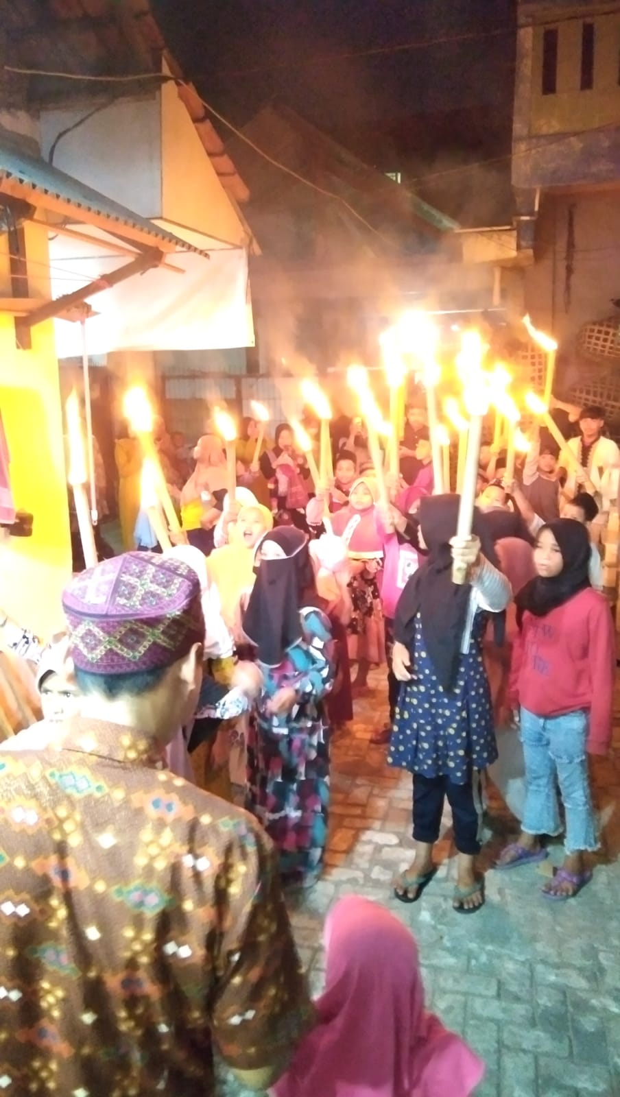 Sambut Tahun Baru Islam 1444 Hijriyah, Majlis Taklim Al Ikhlas Gang Kartini Cipondoh Gelar Pawai Obor