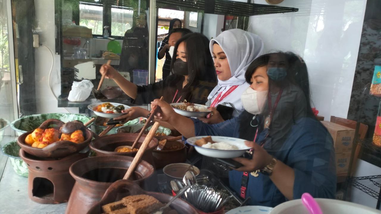 Kangen Makanan Tradisional, Ayo Datang ke Wareong Desa di Apartemen Victoria Square Kota Tangerang