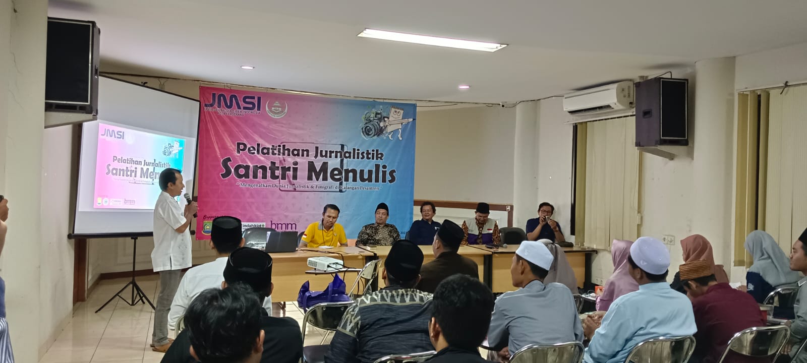 Puluhan Santri Antusias Ikuti Pelatihan Jurnalistik dan Fotografi JMSI Kota Tangerang