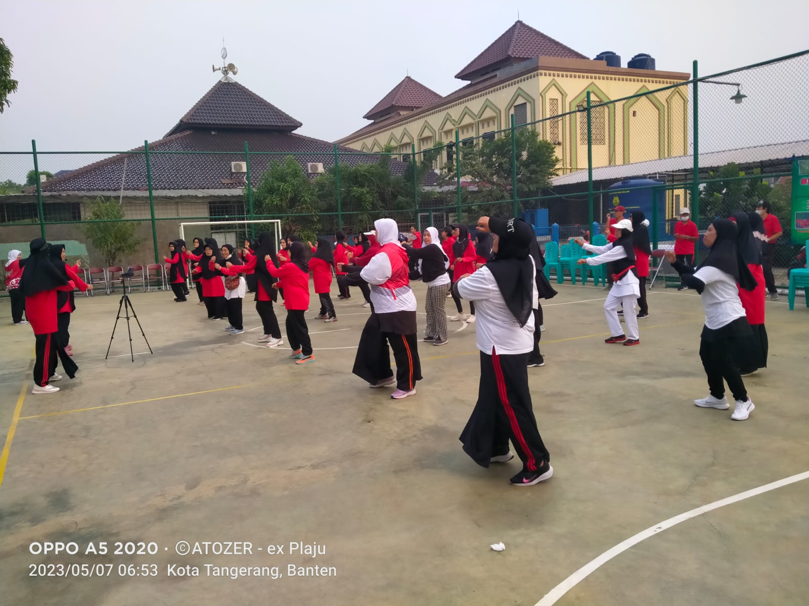 Halal Bihalal Komunitas Senam Warga RW 01 Taman Asri Cipadu Jaya Kompak dan Meriah
