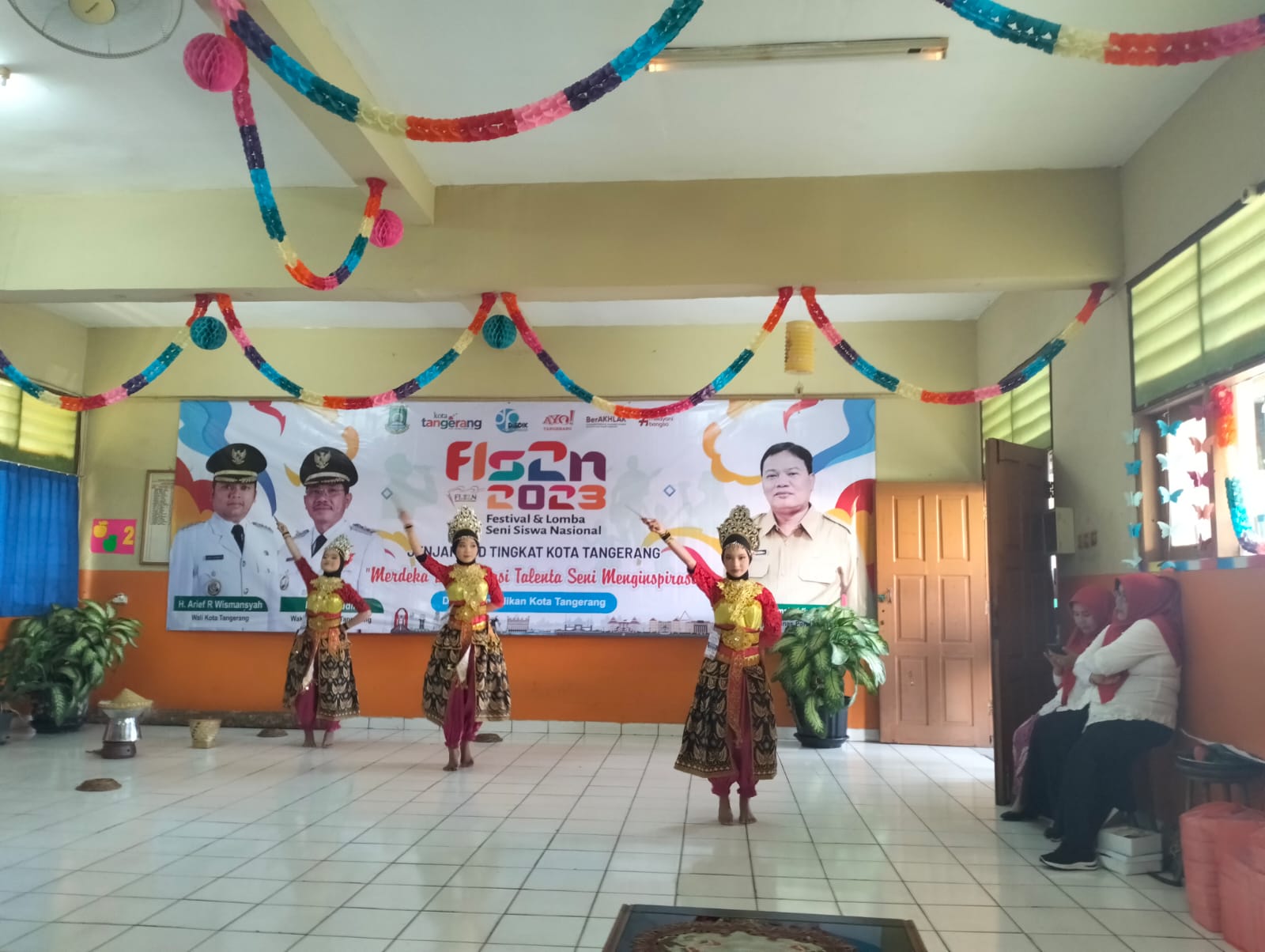 Keren ! Jurnalis Cilik SD Muhammadiyah 30 Poris Jaya Meliput Festival dan Lomba Seni Siswa Nasional