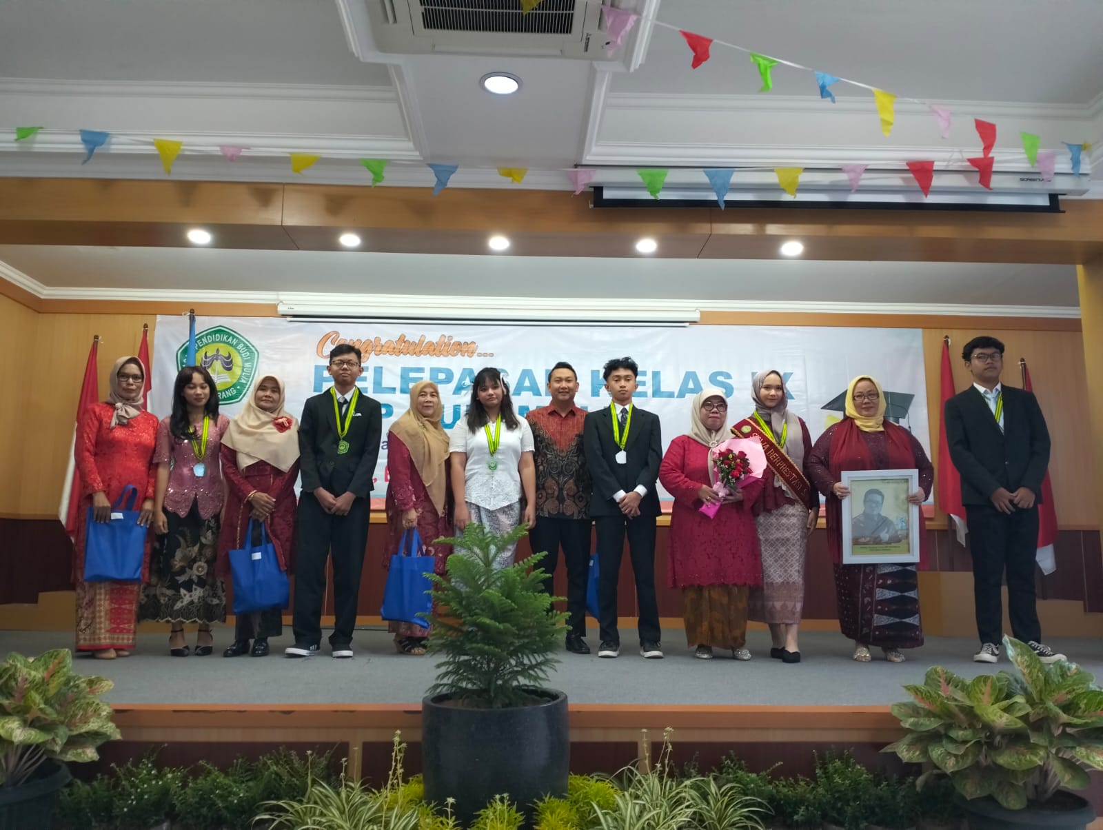 Capailah Cita-citamu Setinggi-tingginya, Pesan Guru SMP Budi Mulia Tangerang Saat Pelepasan Siswa Kelas IX