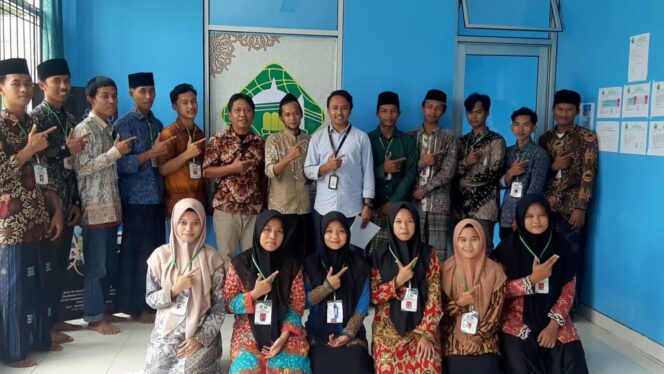 
					Foto bersama saat kunjungan BBPVP Serang ke BLKK Imam Tantowi di Pandeglang.(ist)
