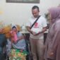 Tangis Haru Warnai Kunjungan Sachrudin ke Rumah Warga di Periuk