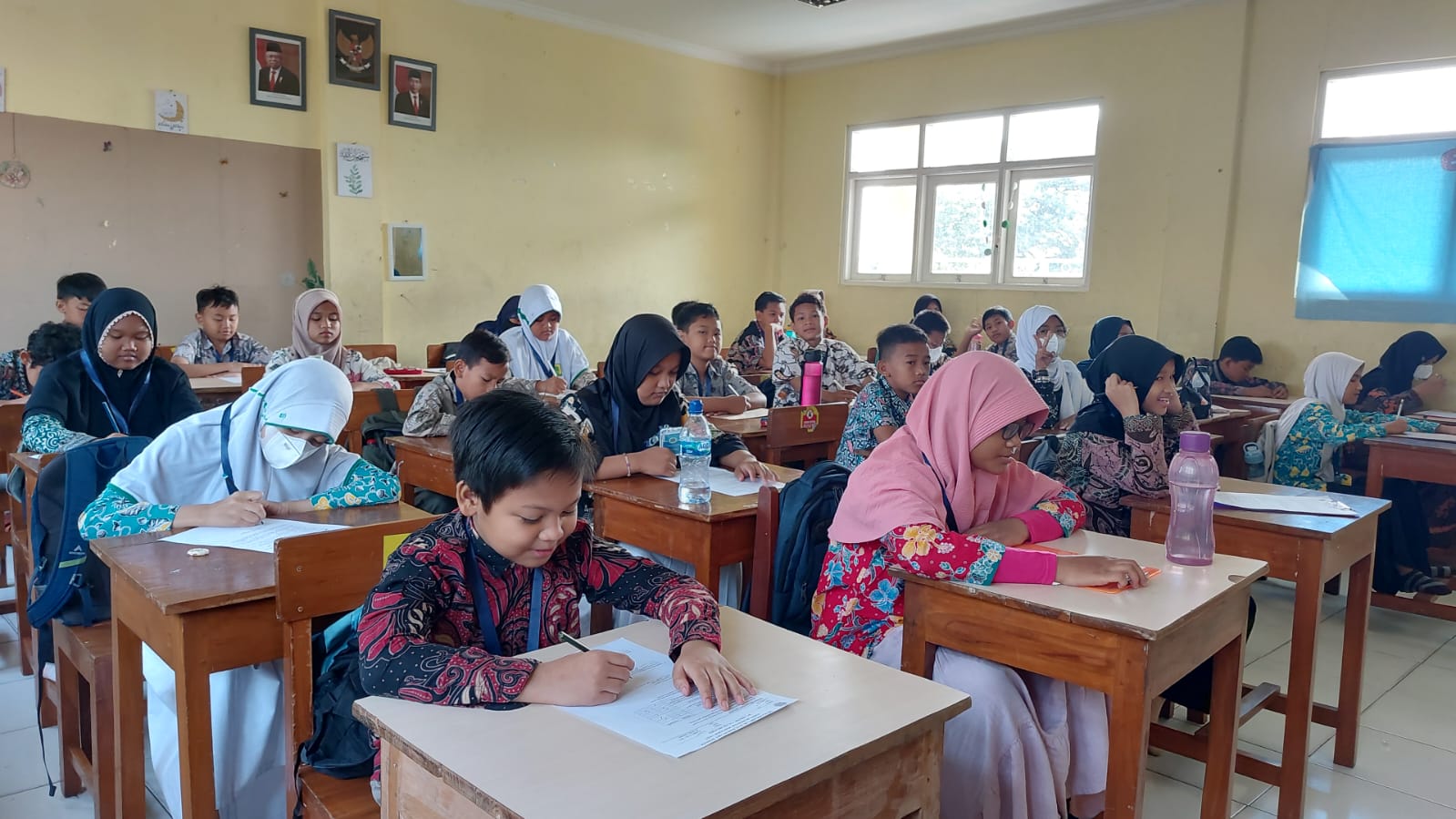 Hari Batik Nasional, Murid SD 30 Poris Jaya dan SD Budi Mulia Tangerang Kompak Pakai Batik