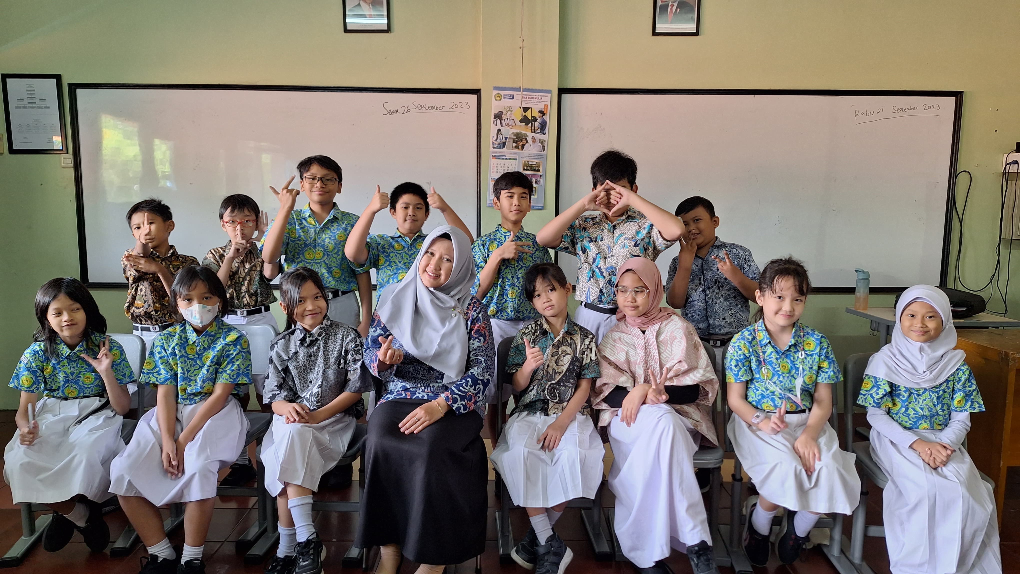 Hari Batik Nasional, Murid SD 30 Poris Jaya dan SD Budi Mulia Tangerang Kompak Pakai Batik