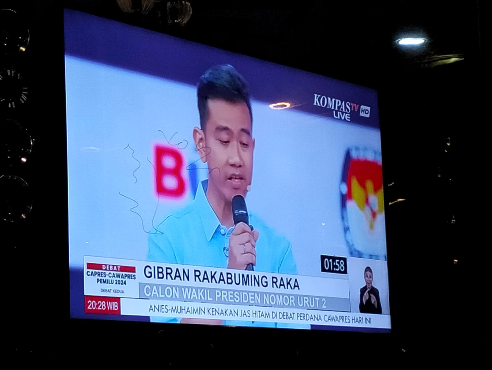 Nobar Debat Cawapres di Rumah Caleg Gita Andjani, Ratusan Warga Antusias Menonton Hingga Selesai