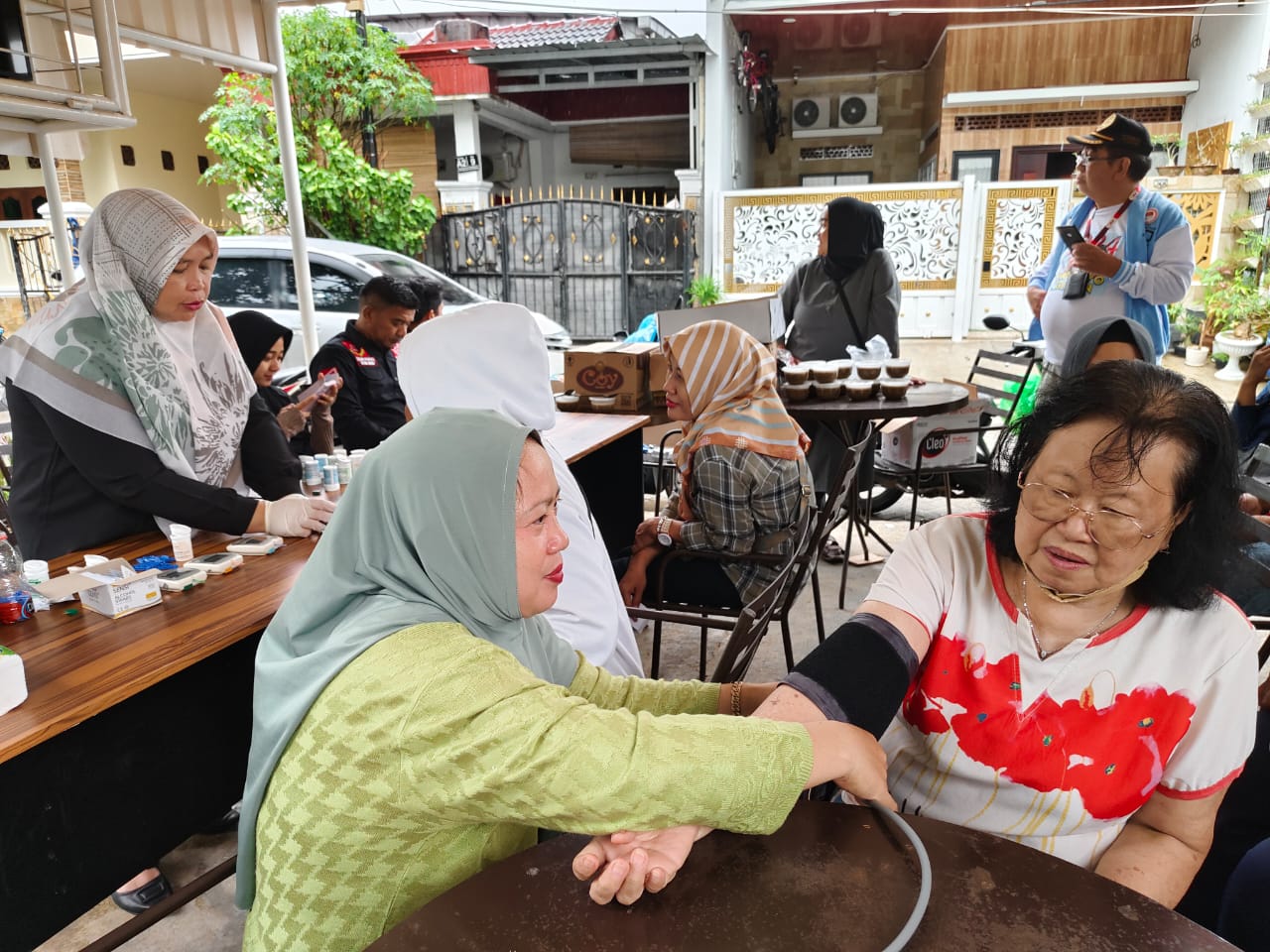 Cek Kesehatan Gratis oleh Caleg Partai Gerindra Gita Andjani di Cipondoh Diserbu Ratusan Warga