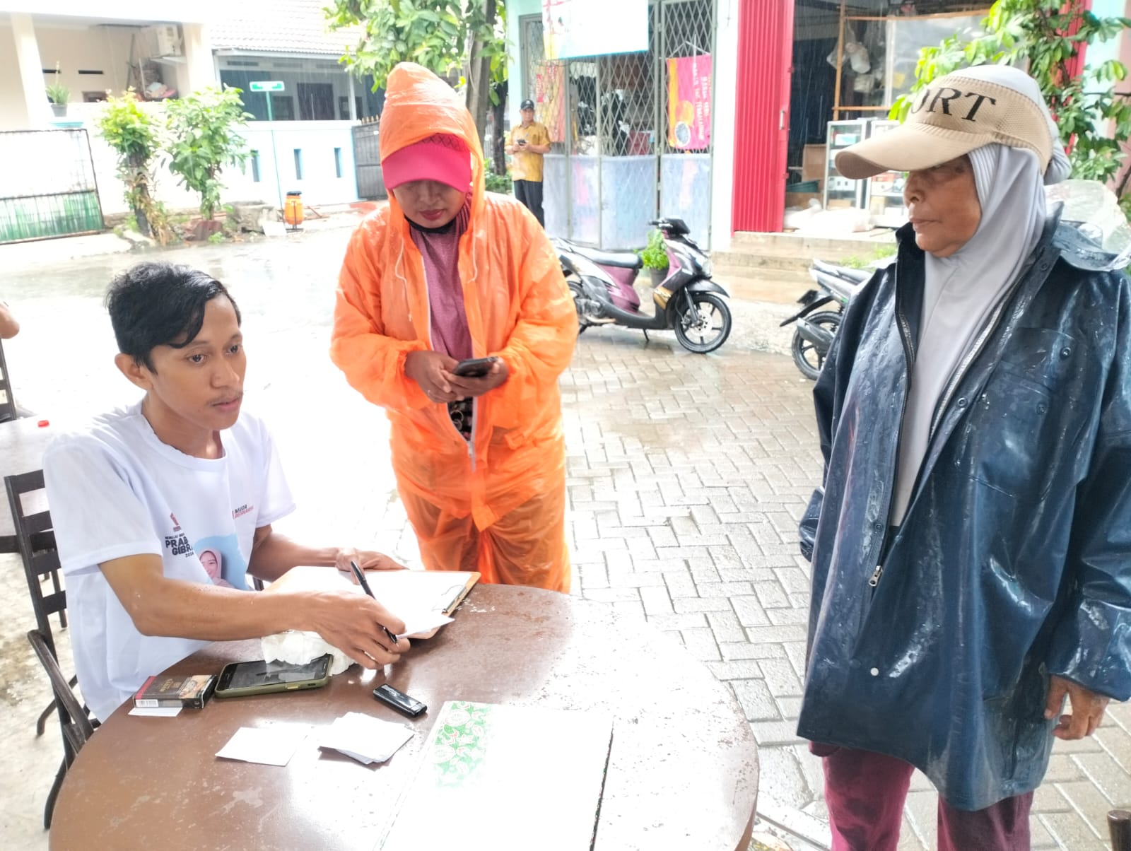 Cek Kesehatan Gratis oleh Caleg Partai Gerindra Gita Andjani di Cipondoh Diserbu Ratusan Warga