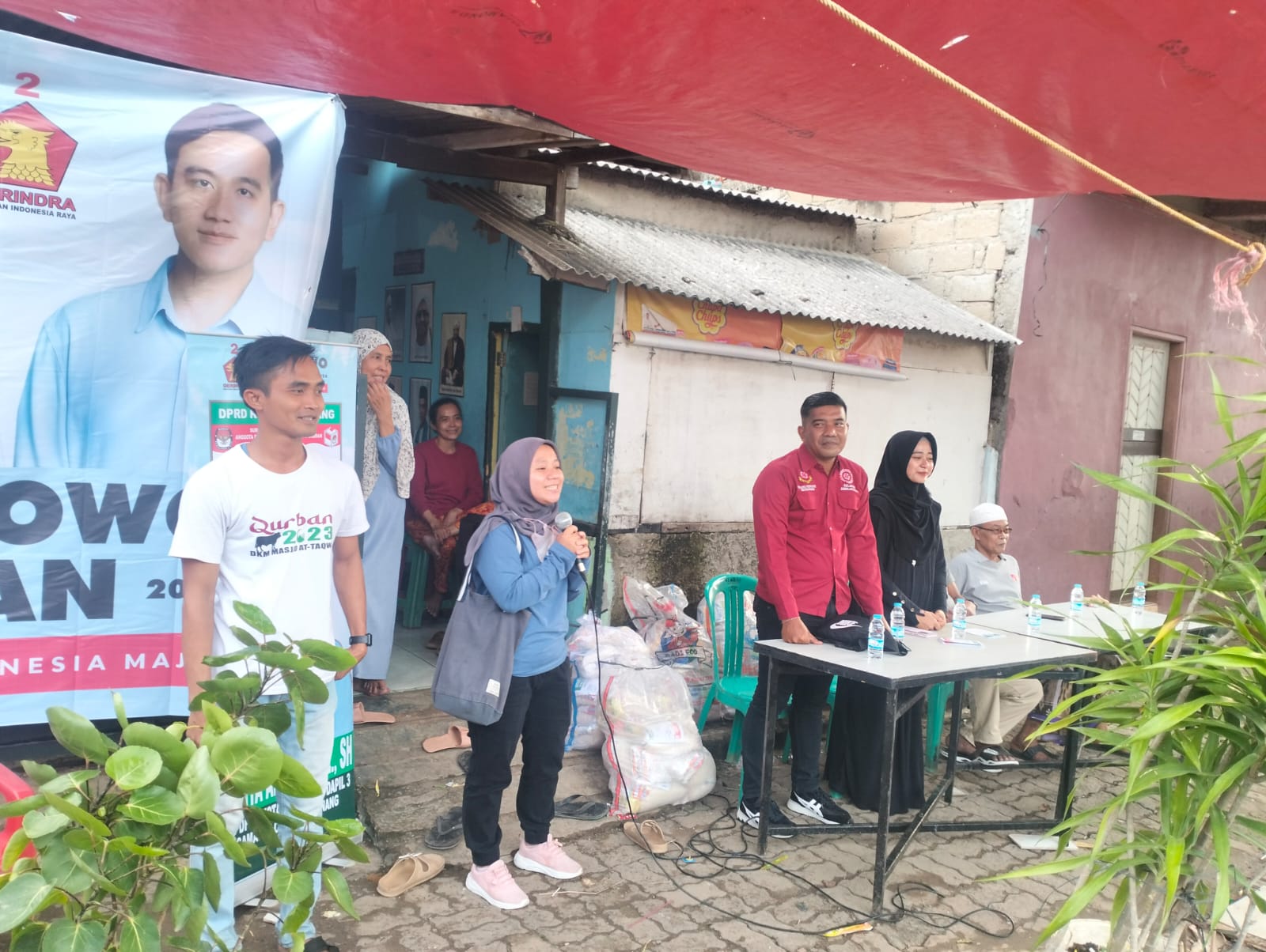 Gelar Bazar Sembako Murah di Petir, Caleg Partai Gerindra Gita Andjani Ingin Ringankan Beban Kebutuhan Warga
