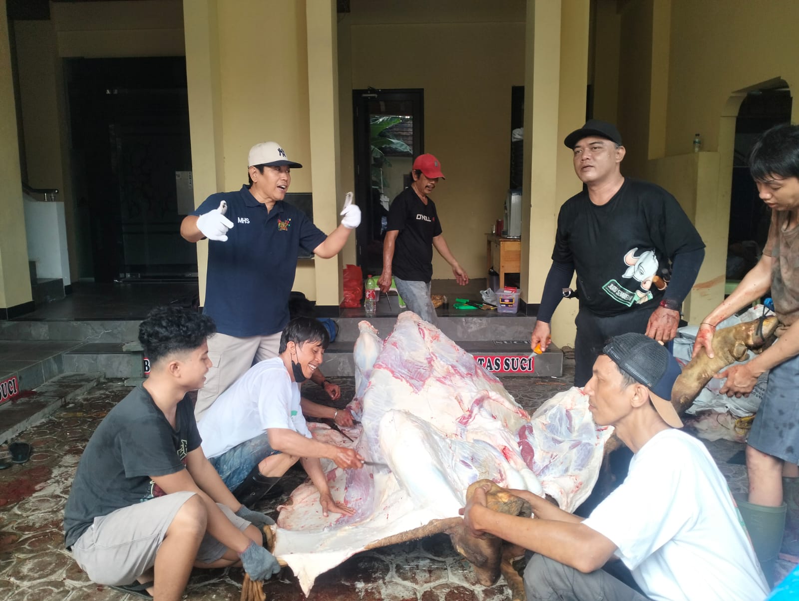 Idul Adha 1445 H, Masjid Baitul Fuqoha Insani Cipadu Jaya Potong Hewan Kurban 10 Ekor Sapi dan 5 Ekor Kambing