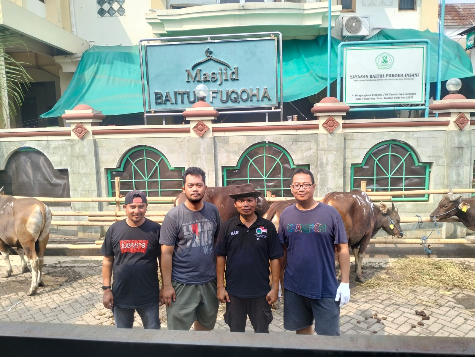 Idul Adha 1445 H, Masjid Baitul Fuqoha Insani Cipadu Jaya Potong Hewan Kurban 10 Ekor Sapi dan 5 Ekor Kambing