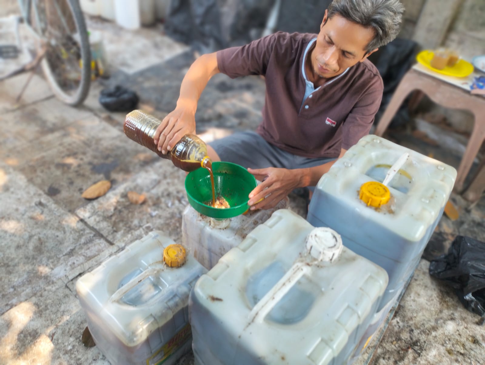 Haris Subandi Ajak Warga Setempat Kumpulkan Minyak Jelantah untuk Diolah Jadi Energi Biodiesel