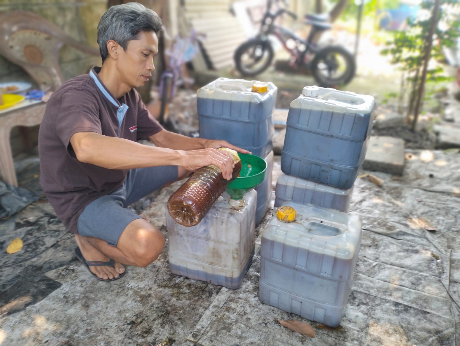 Haris Subandi Ajak Warga Setempat Kumpulkan Minyak Jelantah untuk Diolah Jadi Energi Biodiesel