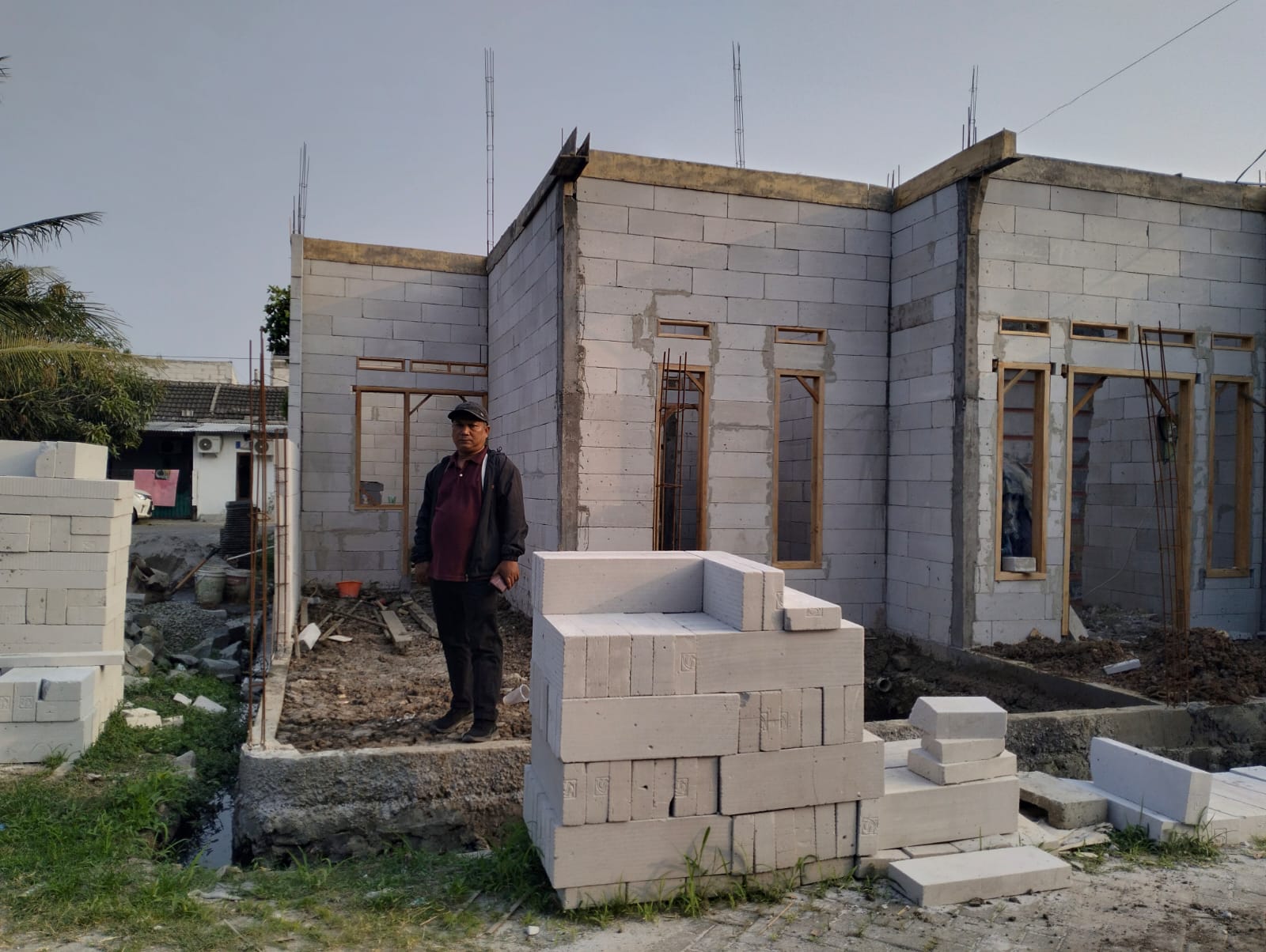 Senangnya Wahyu dan Yanti Bisa Beli Rumah Kavlingan Lebak Wangi di Sepatan Tangerang