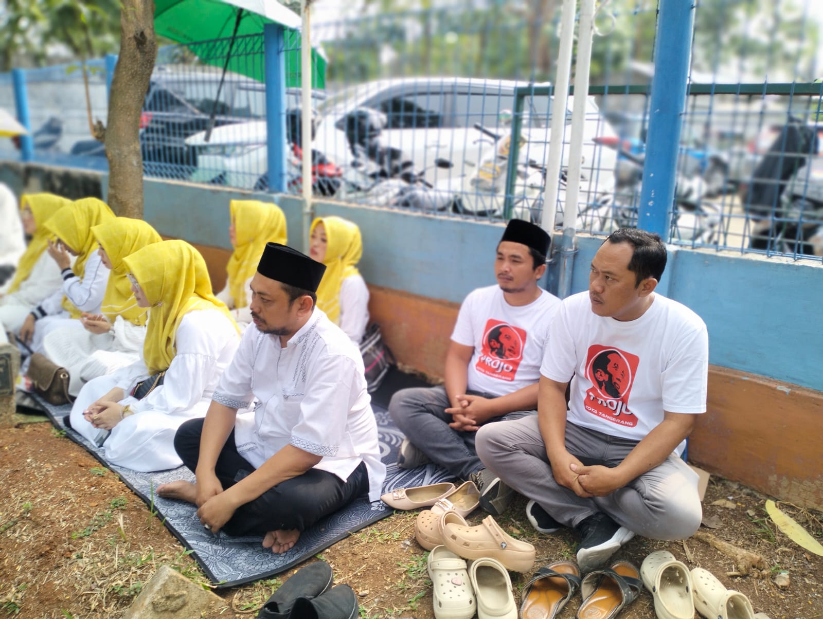 Didampingi Keluarga dan Projo, Maryono Ziarah ke Makam Orang Tuanya