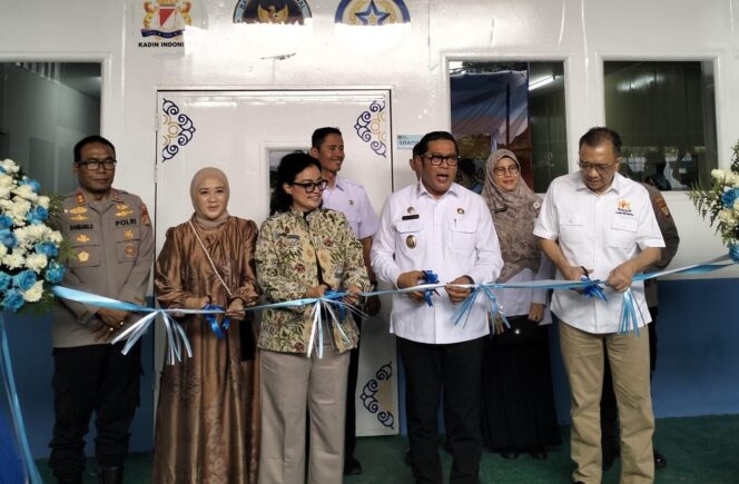
					Wakil Wali Kota Tangerang, Maryono Hasan, meresmikan SPPG Bugel Karawaci.(iwan)