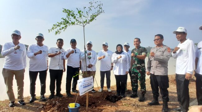 Peringati Hari Bumi, Banksasuci Foundation dan JMSI Banten tanam 1.000 pohon di Situ Cihuni.(ist)
